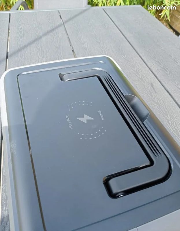 découvrez le générateur solaire allpowers r600 : une solution portable, puissante et écologique pour alimenter tous vos appareils lors de vos déplacements, voyages ou pannes de courant. profitez d'une énergie propre où que vous soyez !