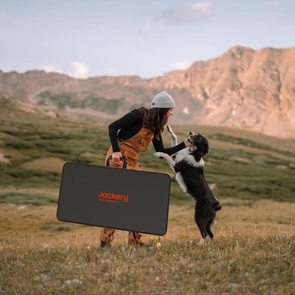 découvrez le jackery solarsaga 500, un panneau solaire portable puissant et efficace, idéal pour recharger vos appareils lors de vos aventures en plein air, camping ou situations d'urgence. profitez d'une énergie propre et fiable où que vous soyez !