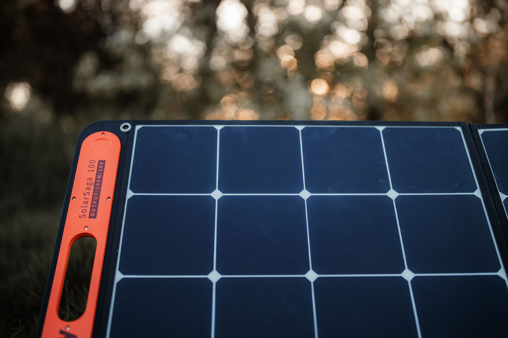 découvrez le jackery solarsaga 500, un panneau solaire portable puissant, idéal pour recharger vos appareils lors de vos aventures en plein air, camping ou situations d'urgence. profitez d'une énergie propre, efficace et facile à transporter partout avec vous.